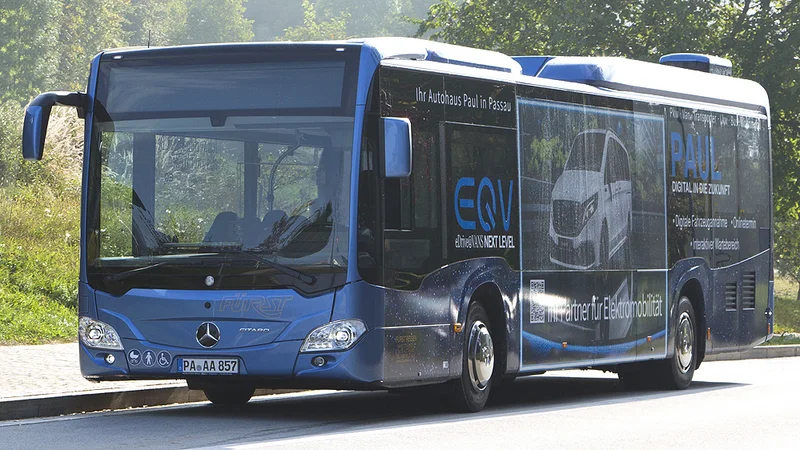 Hybrid Linienbus mit 41 Sitzplätzen und 37 Stehplätzen / Bild 1