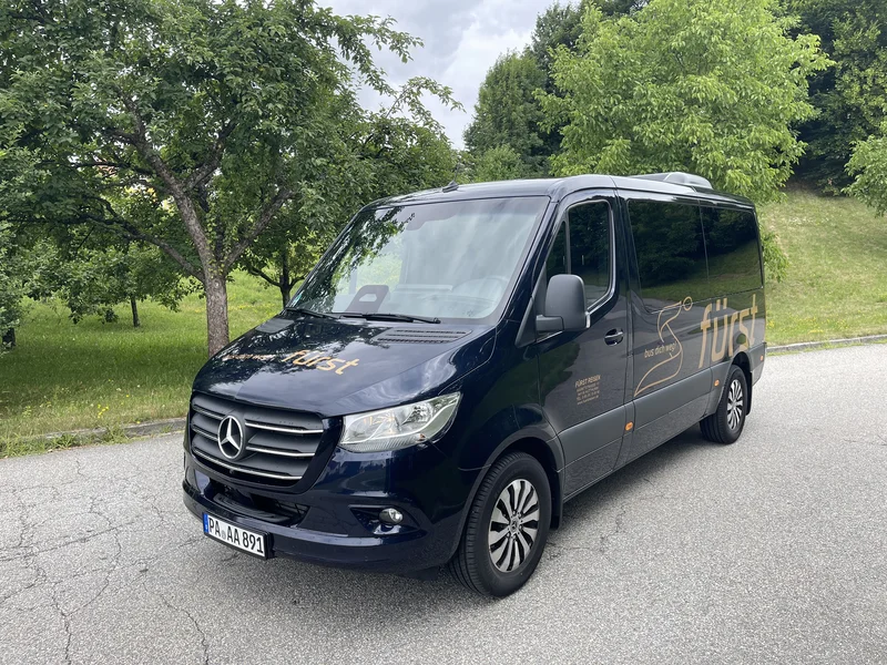 Kleinbus mit 8 Sitzplätzen / Bild 1