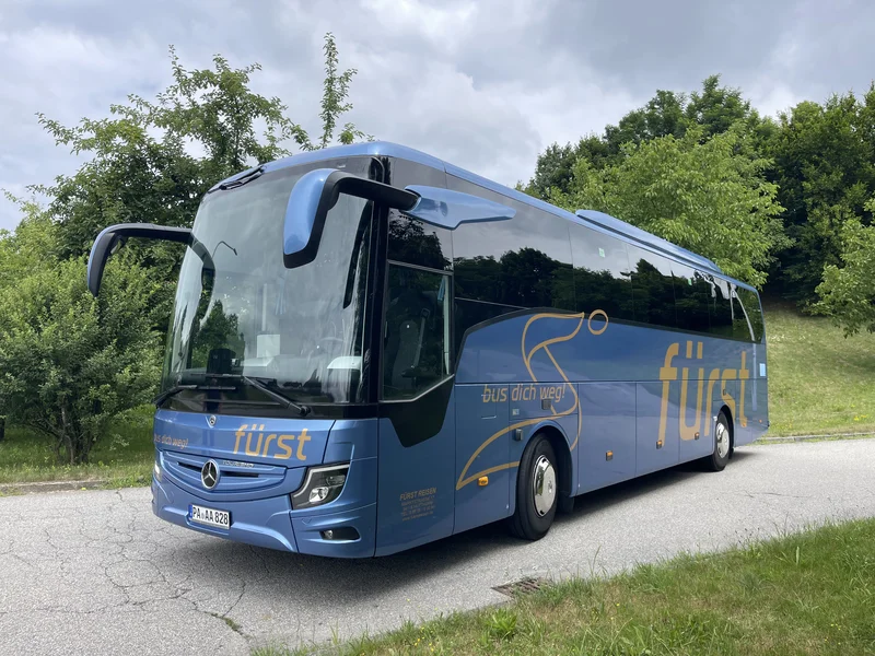 Reisebus mit 49 Sitzplätzen / Bild 1