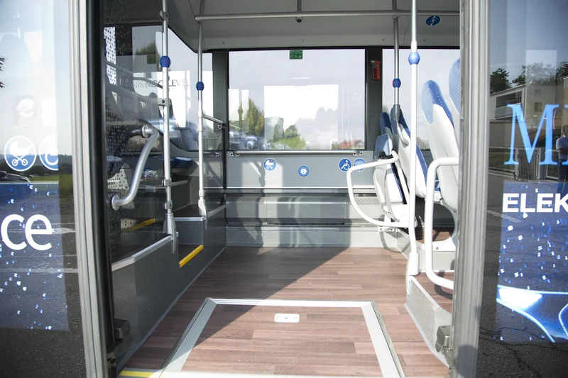 Hybrid Linienbus mit 41 Sitzplätzen und 37 Stehplätzen / Bild 3