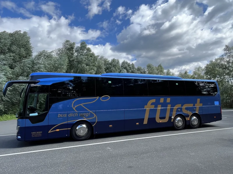 Reisebus mit 48 Sitzplätzen / Bild 1