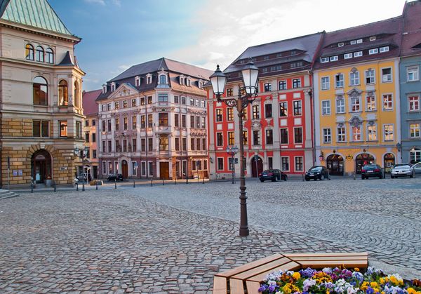  Die Stadt liegt an der Spree und ist Kreissitz des nach ihr benannten Landkreises Bautzen. Mit rund 40.000 Einwohnern ist Bautzen zugleich die größte Stadt des Kreises und die zweitgrößte der Oberlausitz sowie deren historische Hauptstadt.